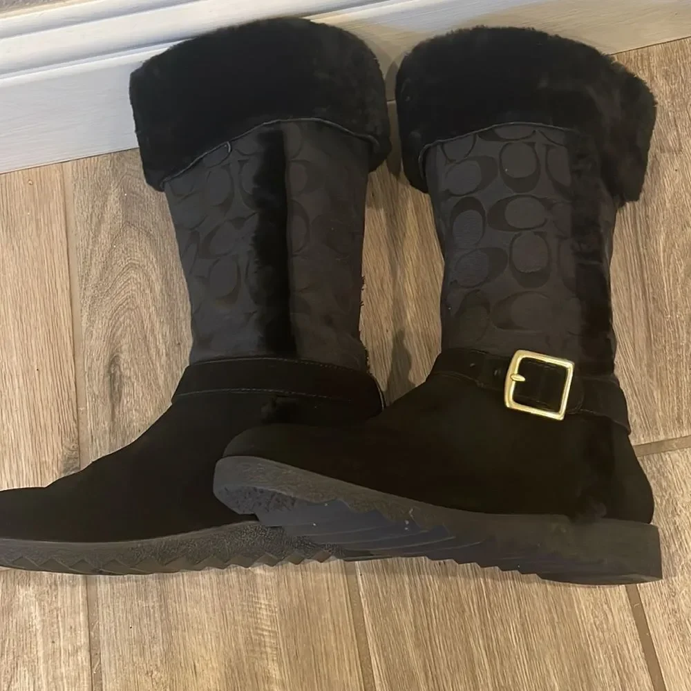 Coach Deeann Authentic Buckle Traditional C Sign Fur Boots Woman’s’ size 5.5